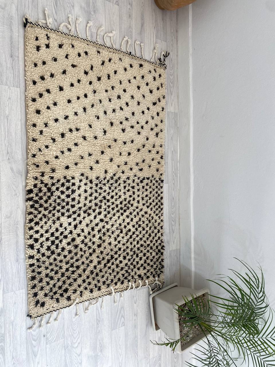 Handcrafted Moroccan Berber carpet 150 x 92 CM