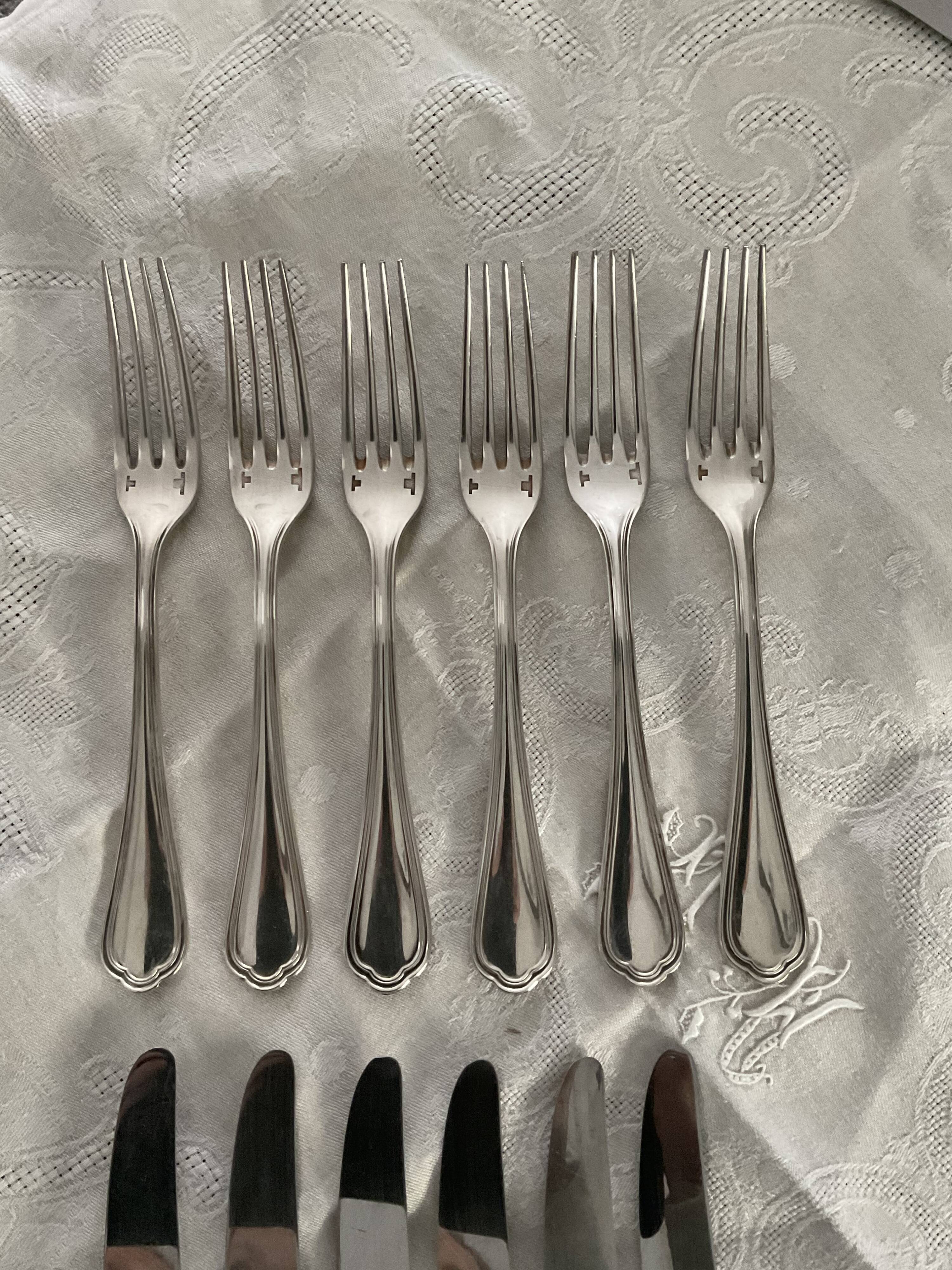 Set of 12 table cutlery