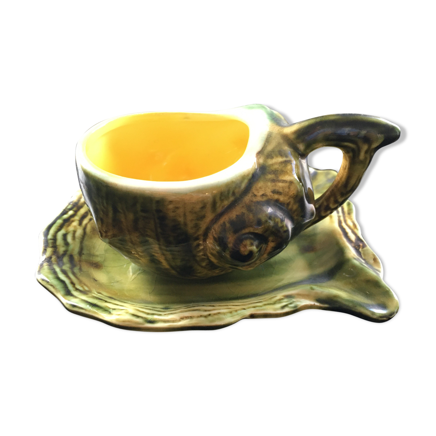 Snail cup in slipware