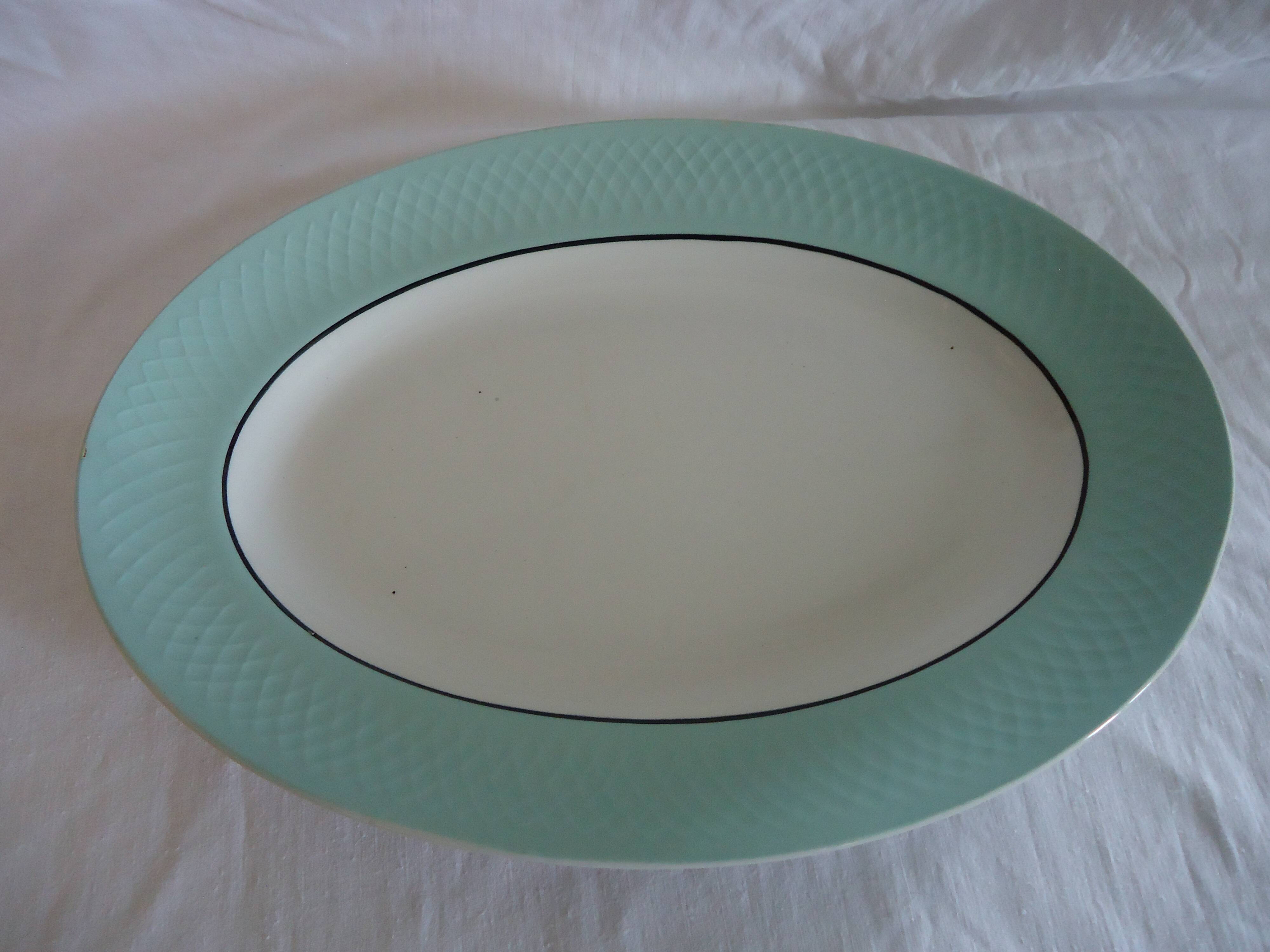Moulin des loups oval serving dish, white with celadon-colored edges