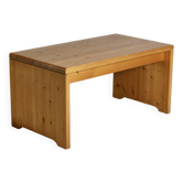 Charlotte Perriand (séléction de ) pour Les Arcs, rare table basse en pin, France,  circa 1960