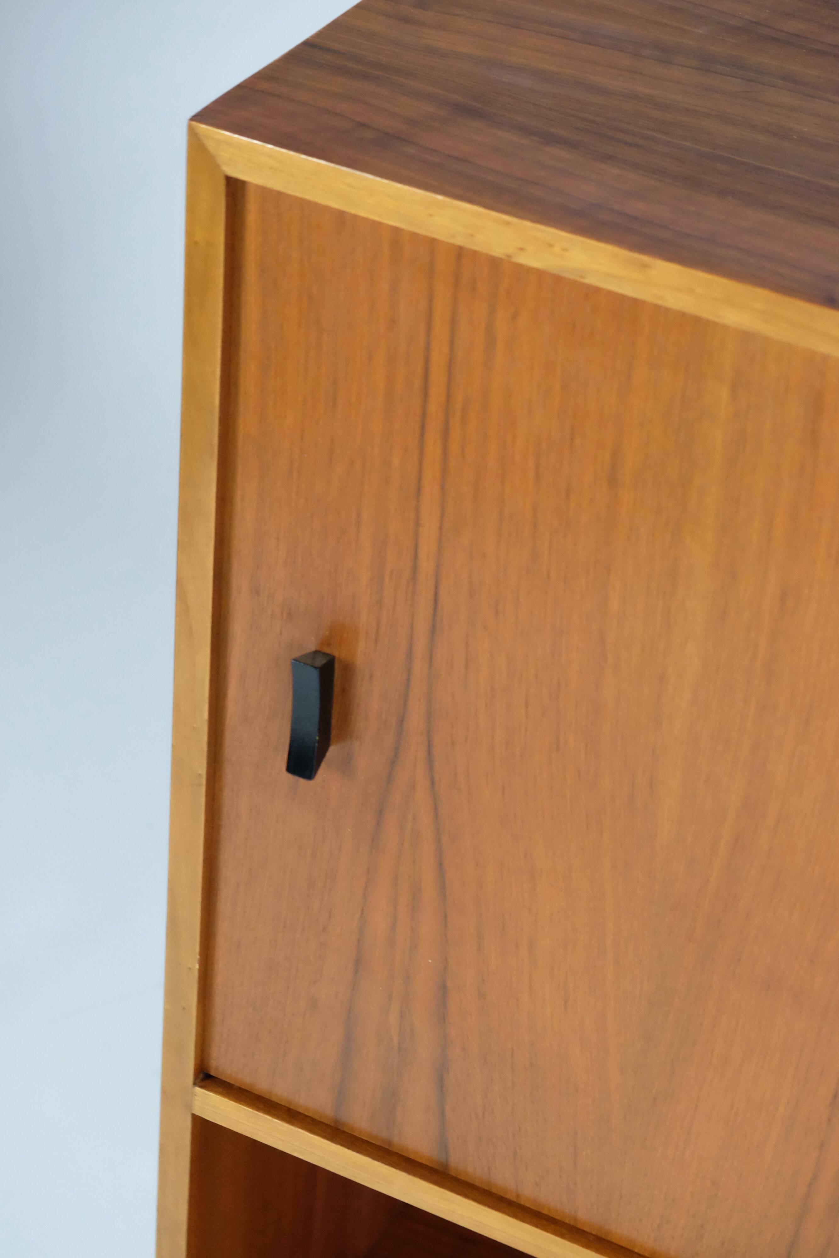 Vintage Nussbaum Vitrinenschrank Highboard Md-Century 1960er