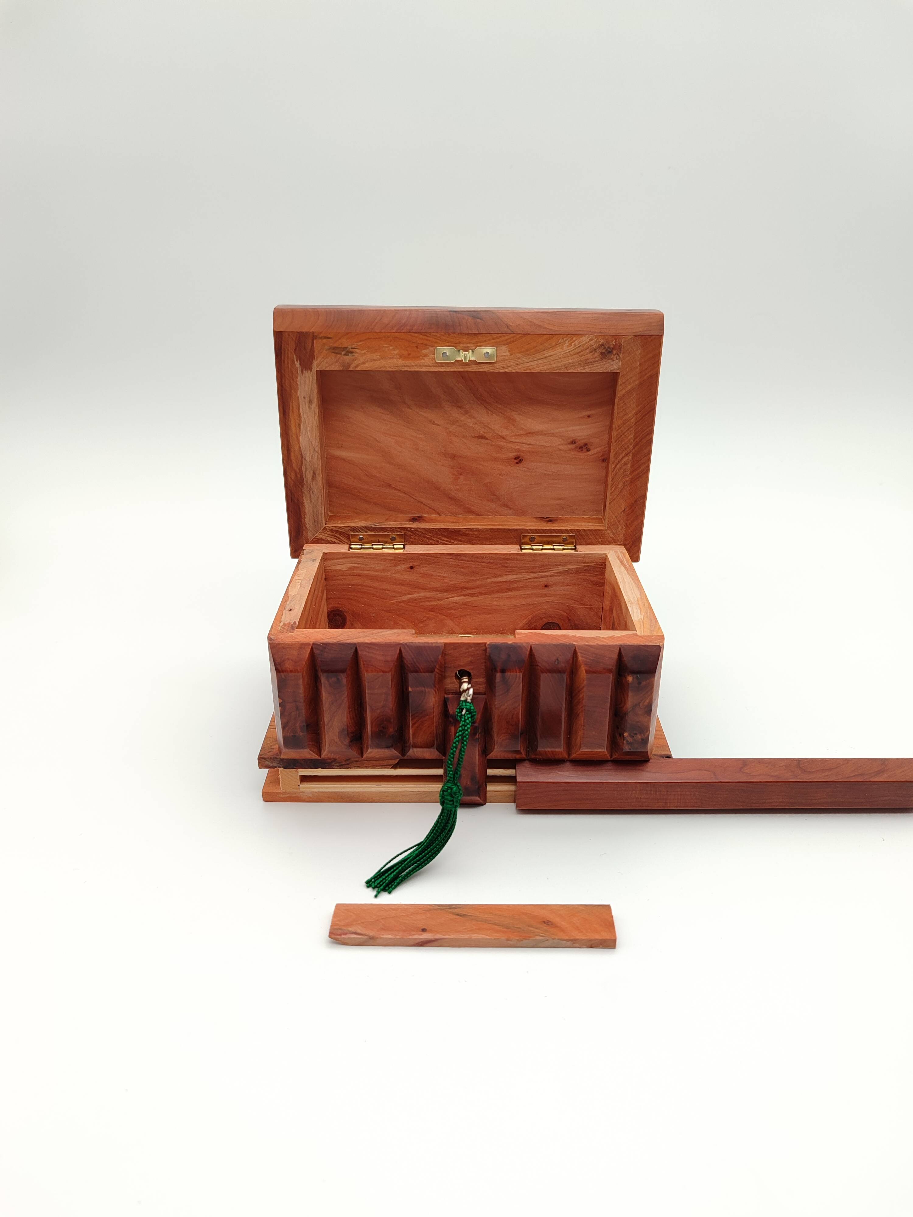 Thuya wood secret box