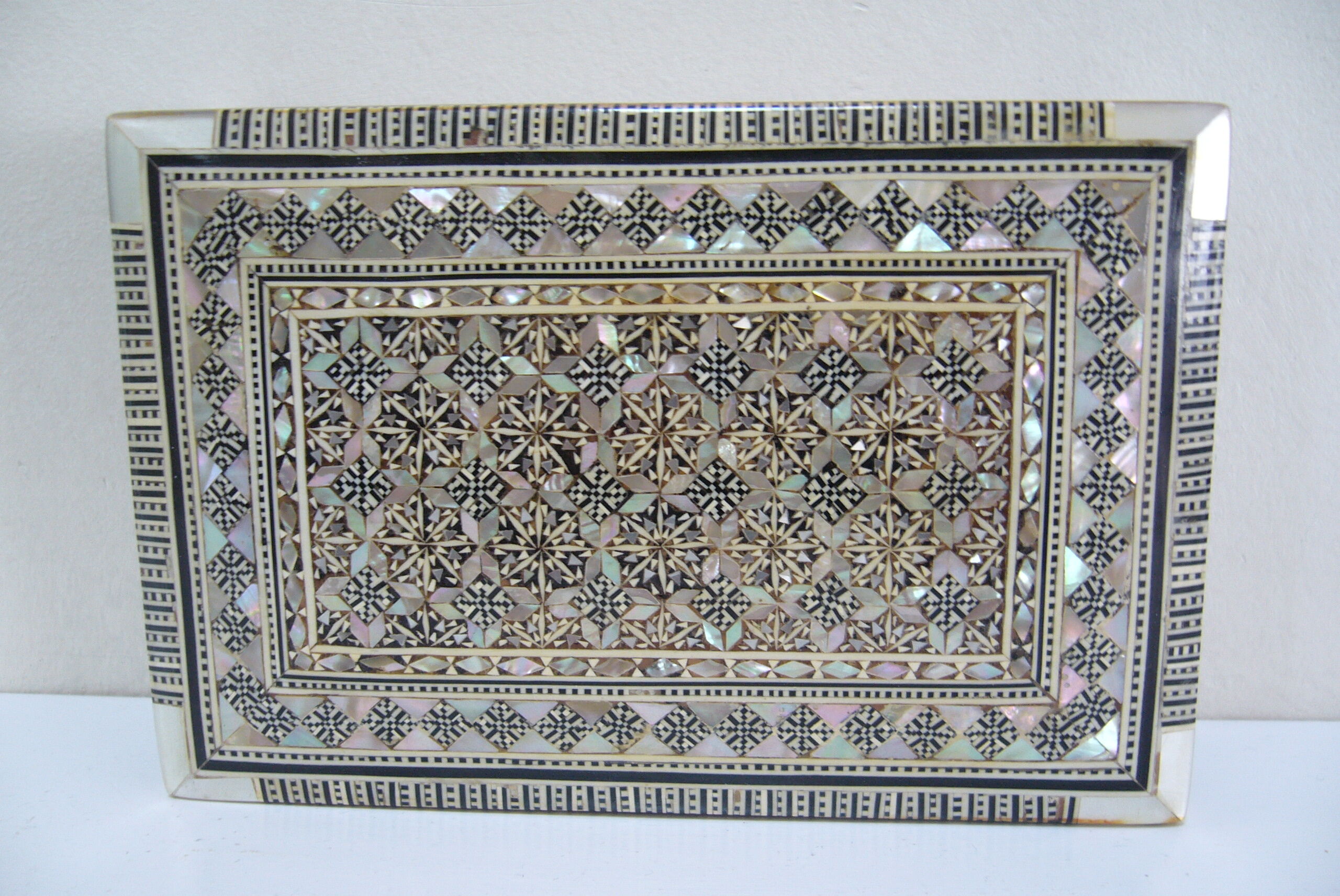 Box box in mother-of-pearl marquetry in oriental style