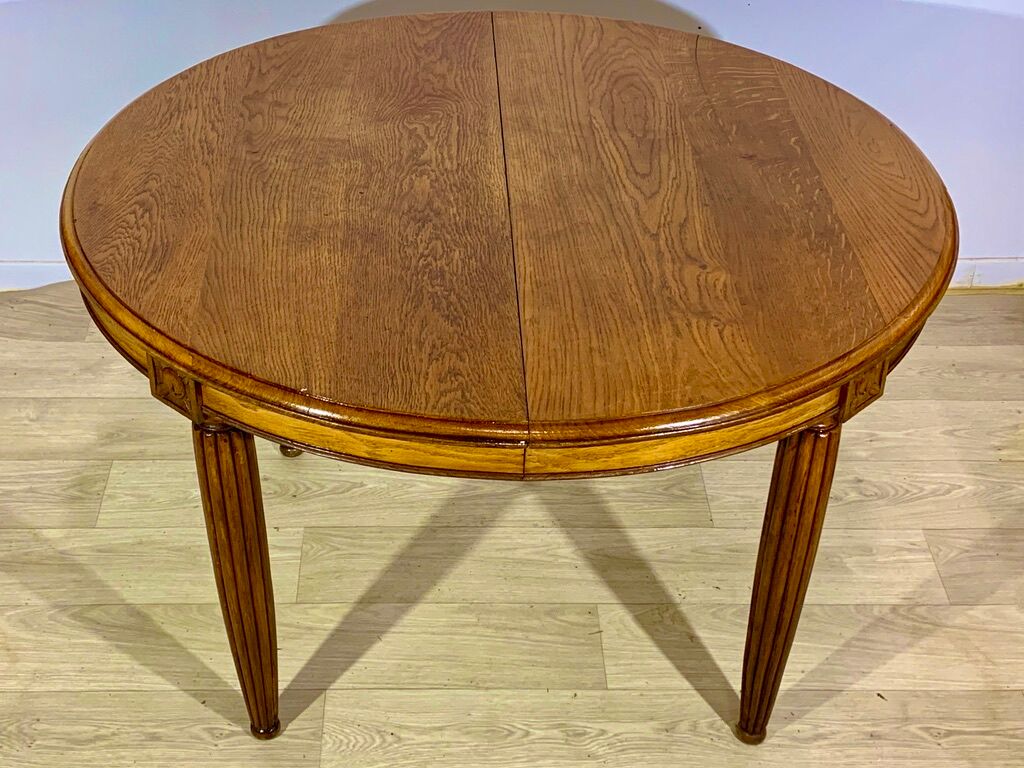 OVAL TABLE Art Deco period 1920 in solid oak, possibility of extensions