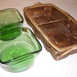 Rattan aperitif servant with 2 green glass ramekins