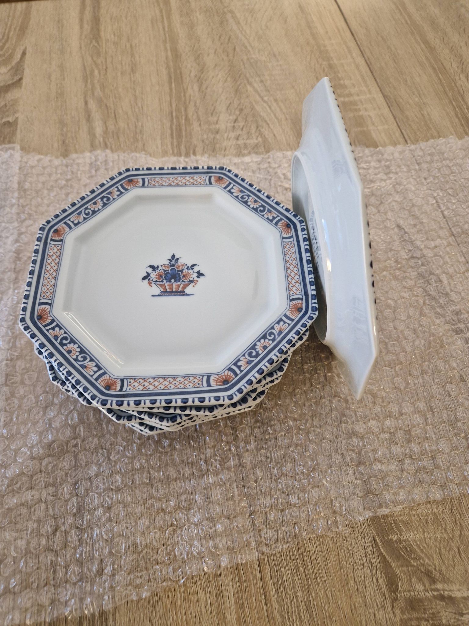 Set of Limoges porcelain dessert dishes.