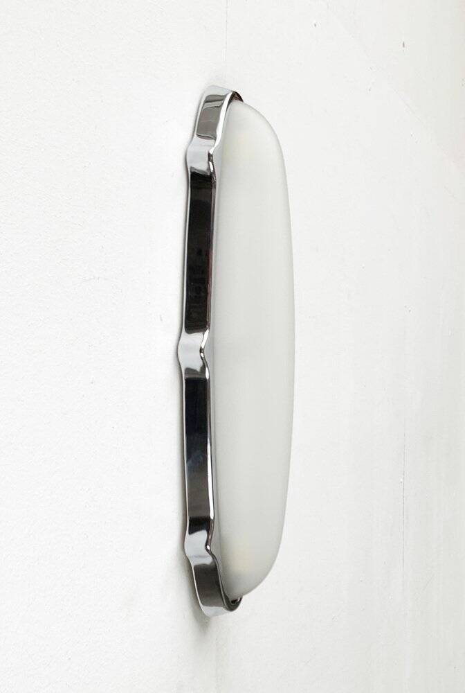 Geco wall light for indoor and outdoor use, postmodern Italian design by Luciano Pagani and Angelo Perversi for Arteluce, 1990s.