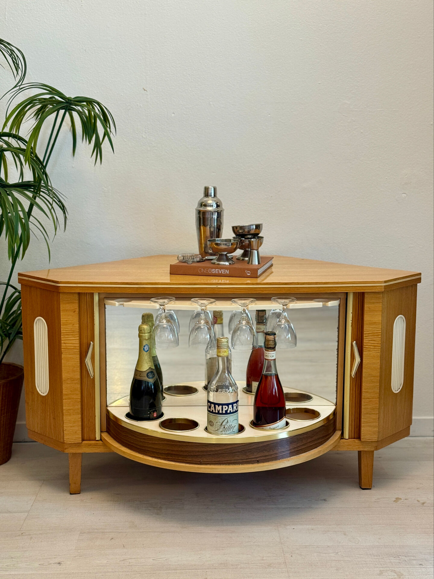 Cabinet de bar vintage « speakeasy »