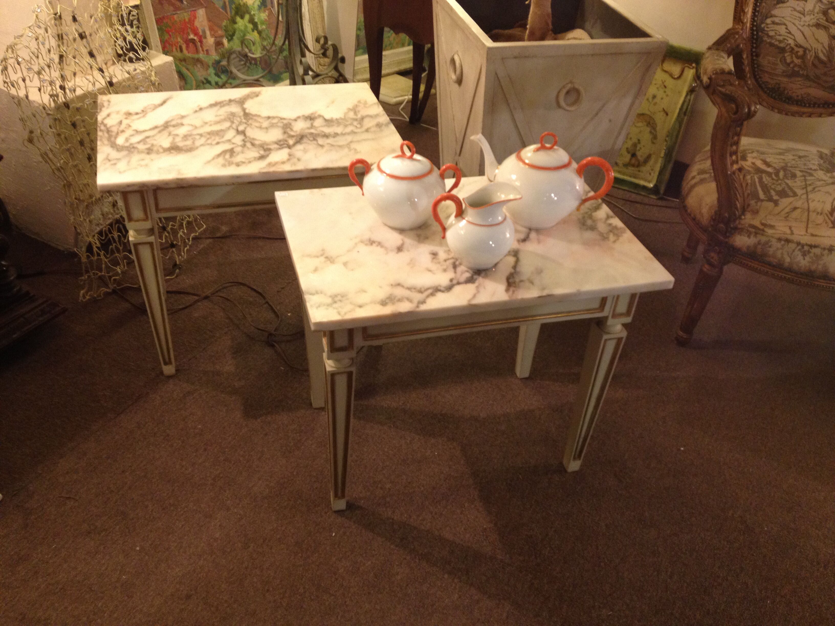 Paire de tables de style Louis XVI