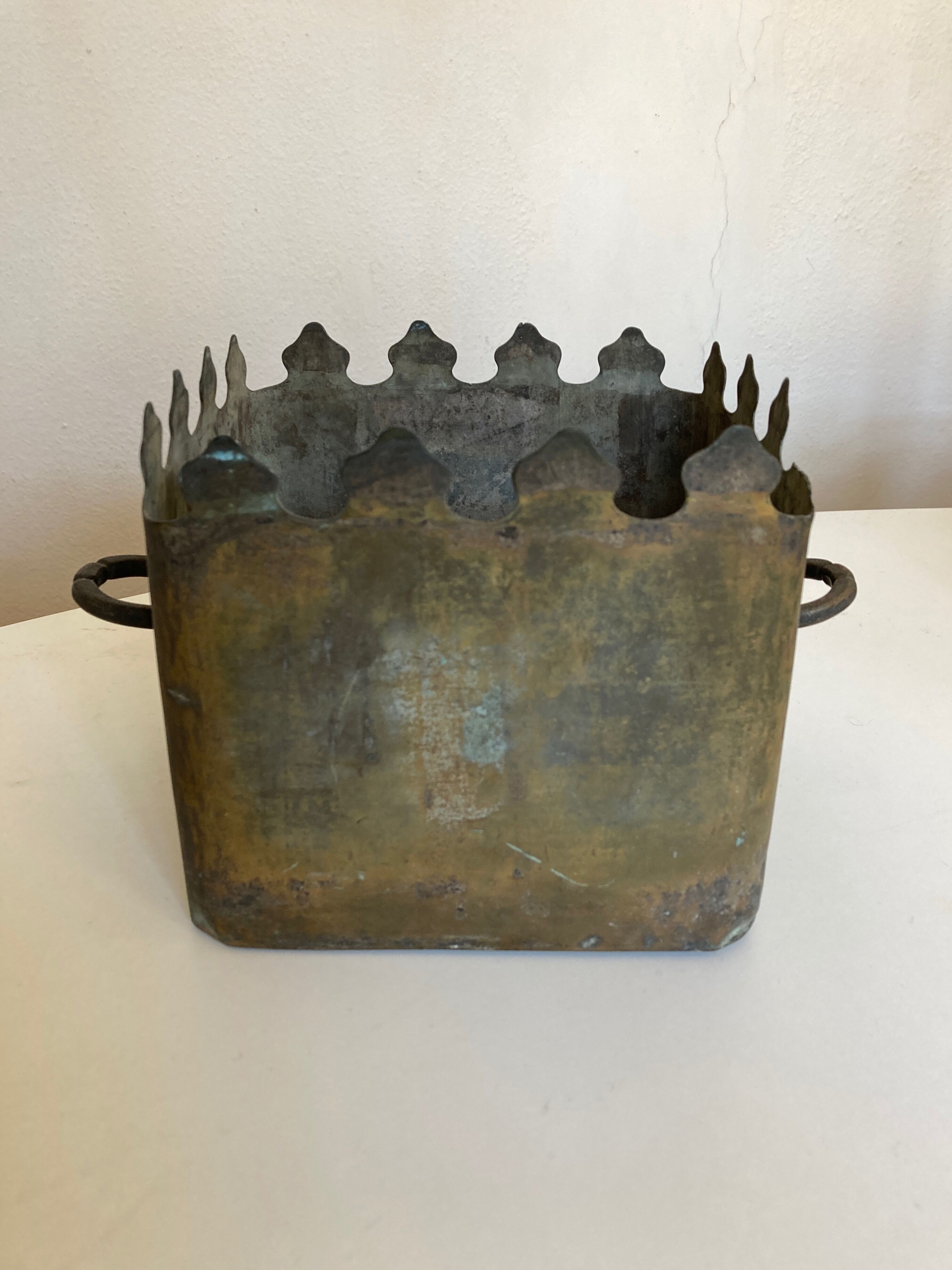 Pot cover 19th in zinc patina of origin