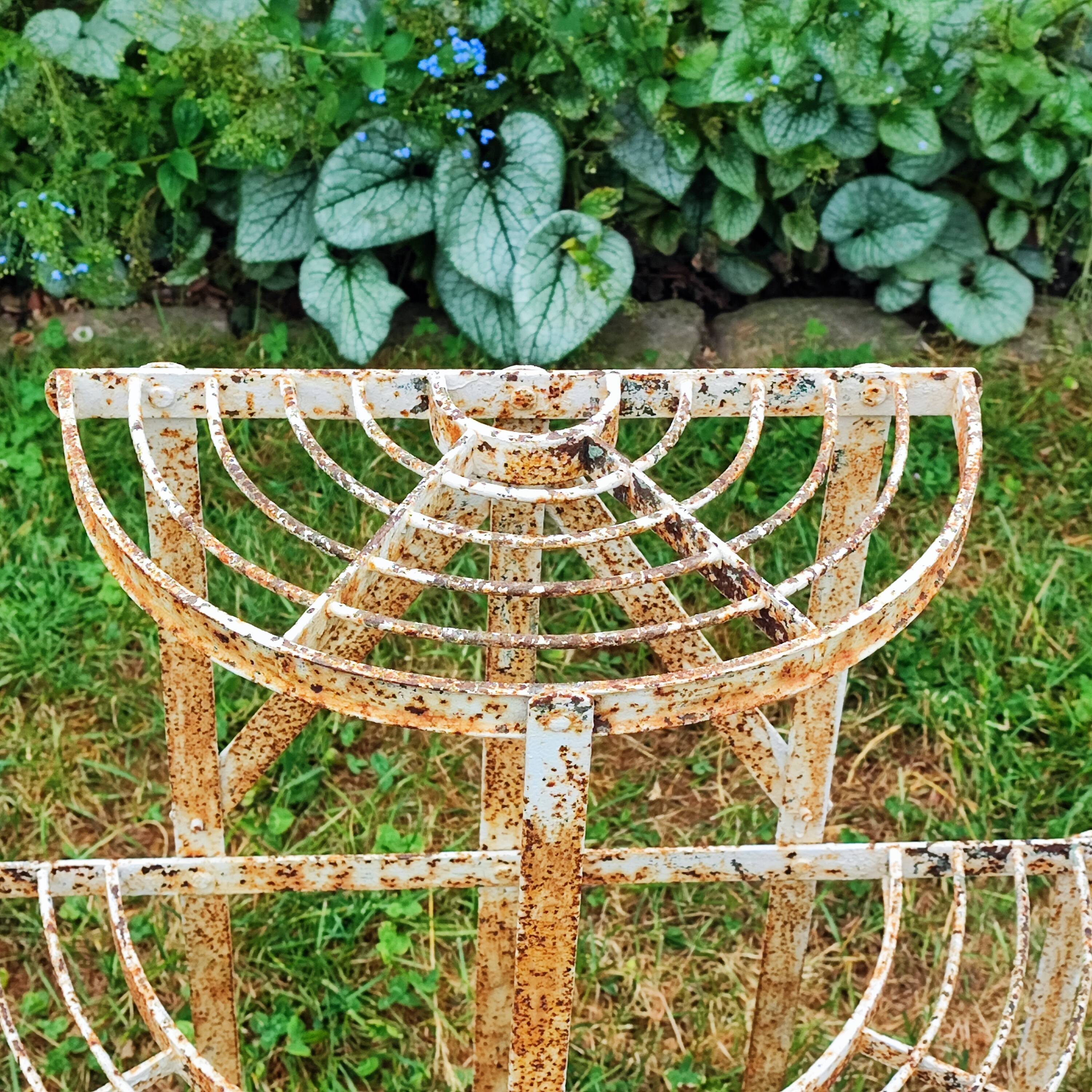 Half-moon florist plant holder