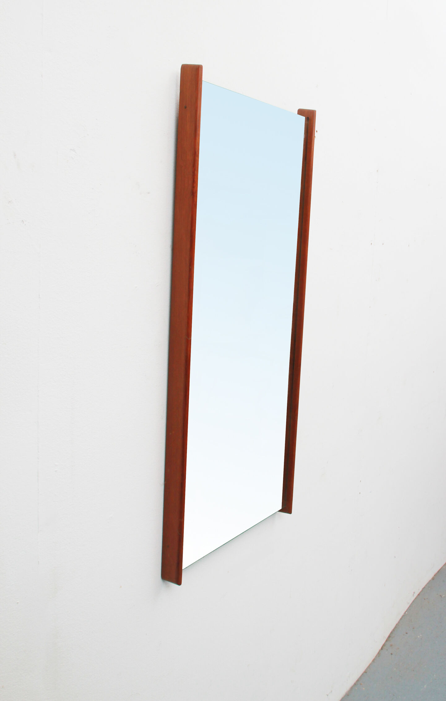 Miroir des années 1960 en teck