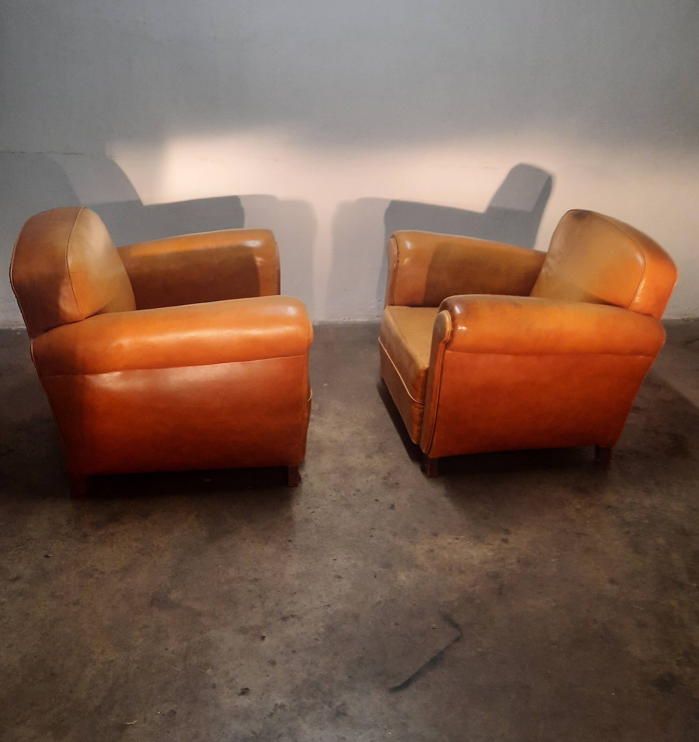 Pair of club shoes from the 1950s in tawny leather.