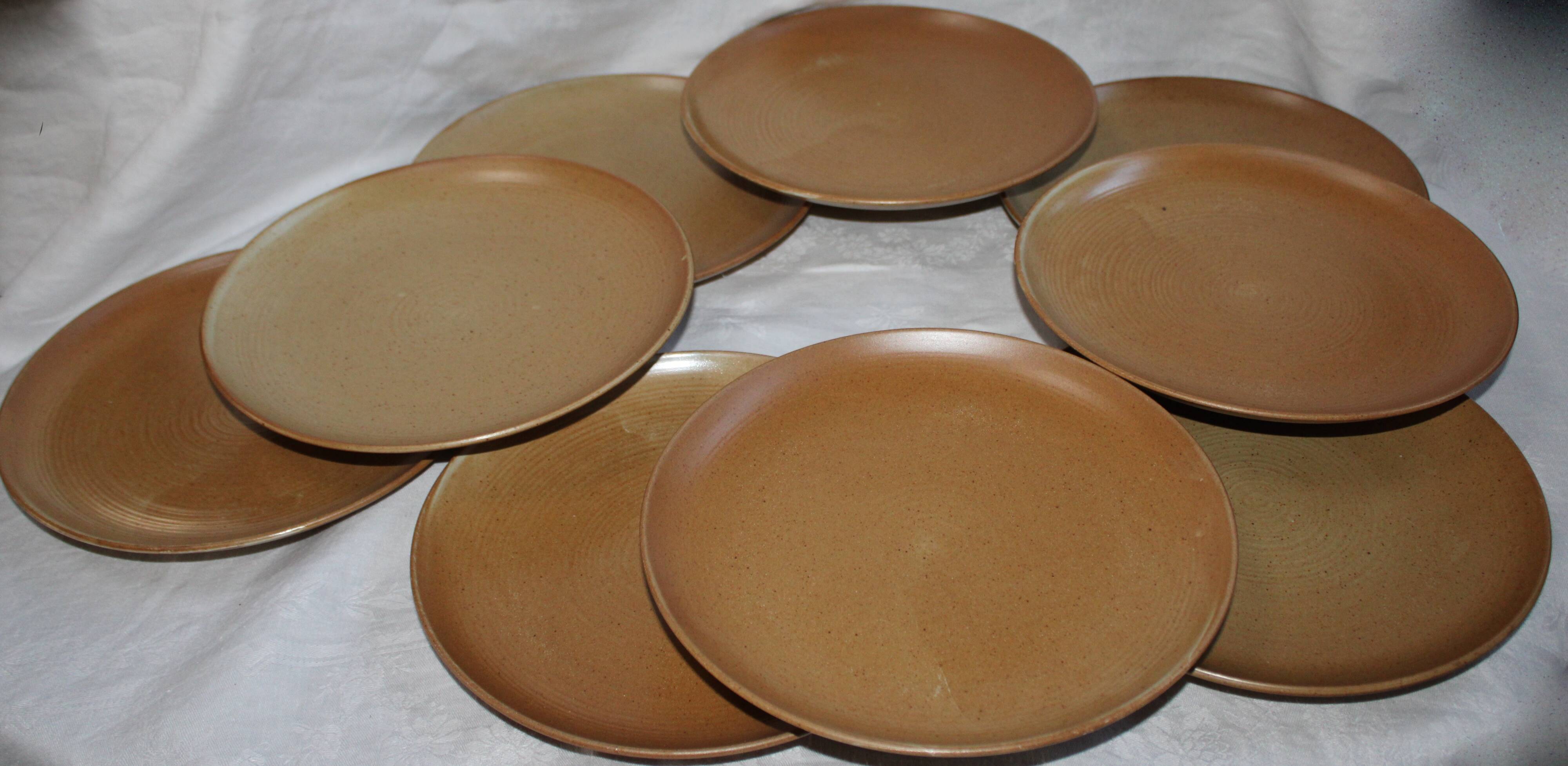 Service 9 flat plates sandstone Village CNP France