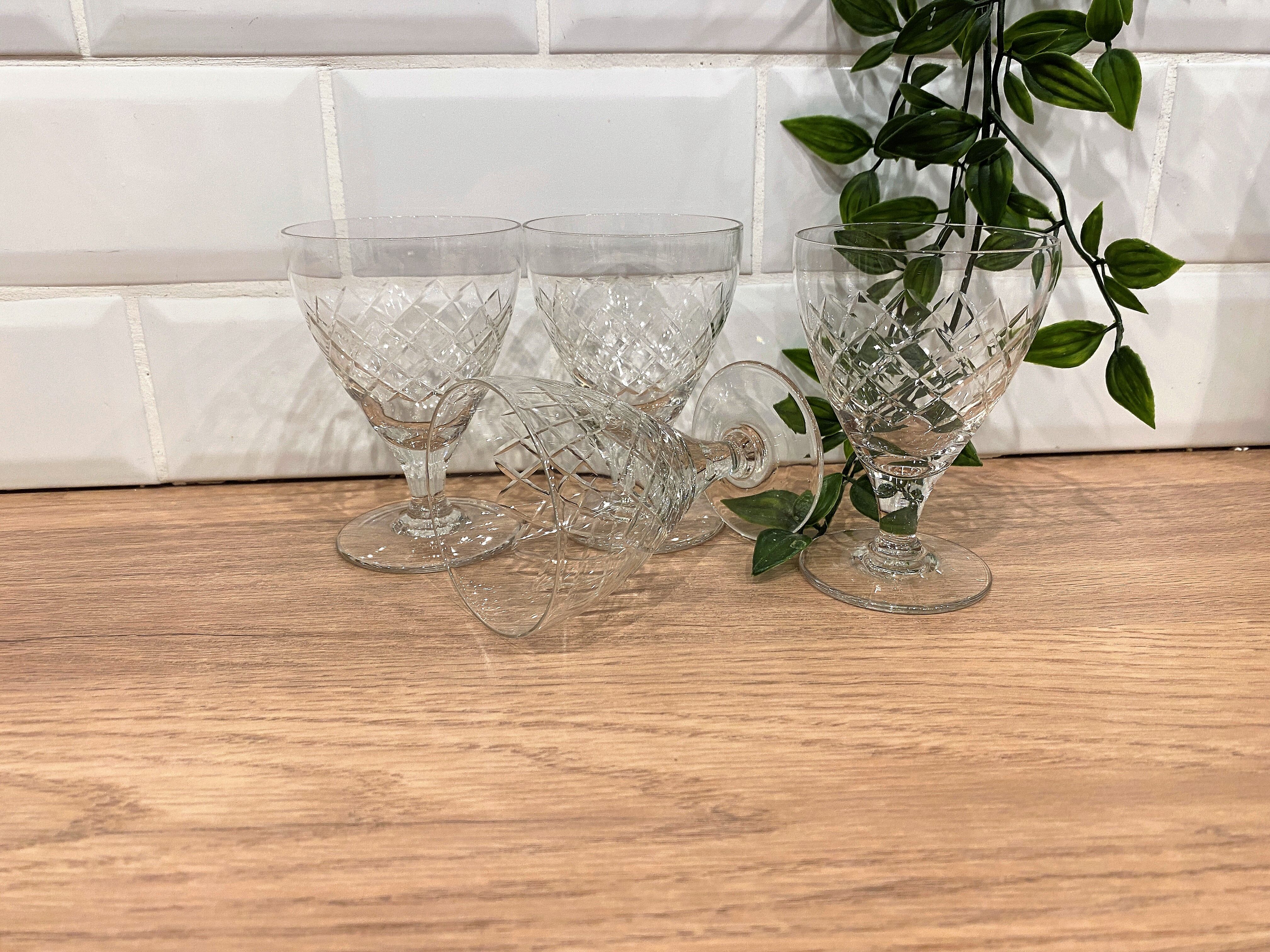 Set of 4 wine glasses in cut glass