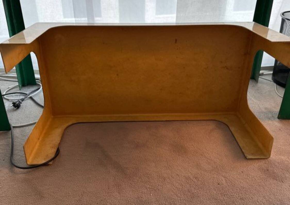Marc Berthier coffee table for Prisunic from 1970 in fibreglass.