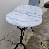 Table de bistrot en fonte et plateau en marbre ovale ancienne