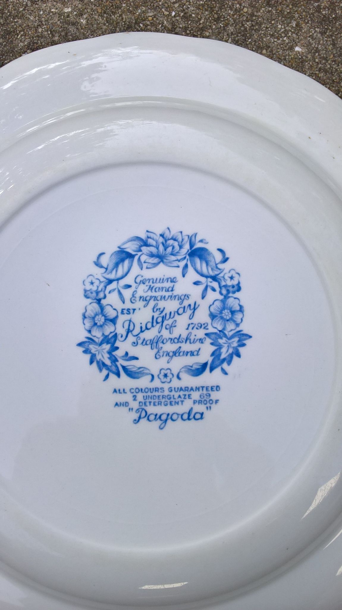 Assiettes creuses blanc et bleu Ridgway "Pagoda" Staffordshire