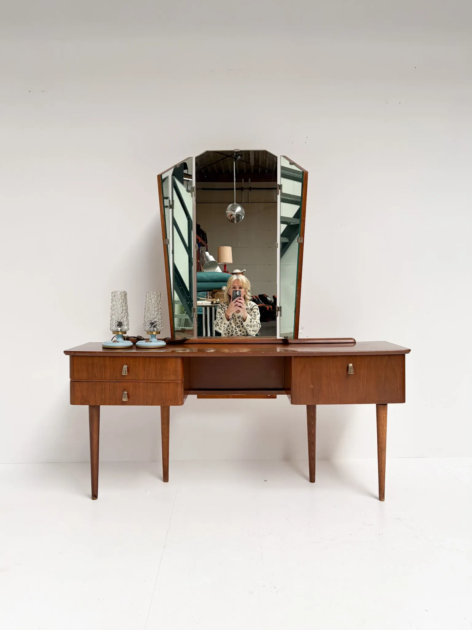Vintage dressing table with fold-out mirrors, 1950’s