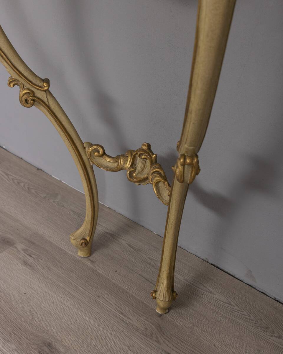 EARLY 20TH CENTURY BAROQUE-STYLE GOLDEN WOOD AND ONYX WALL CONSOLE TABLE