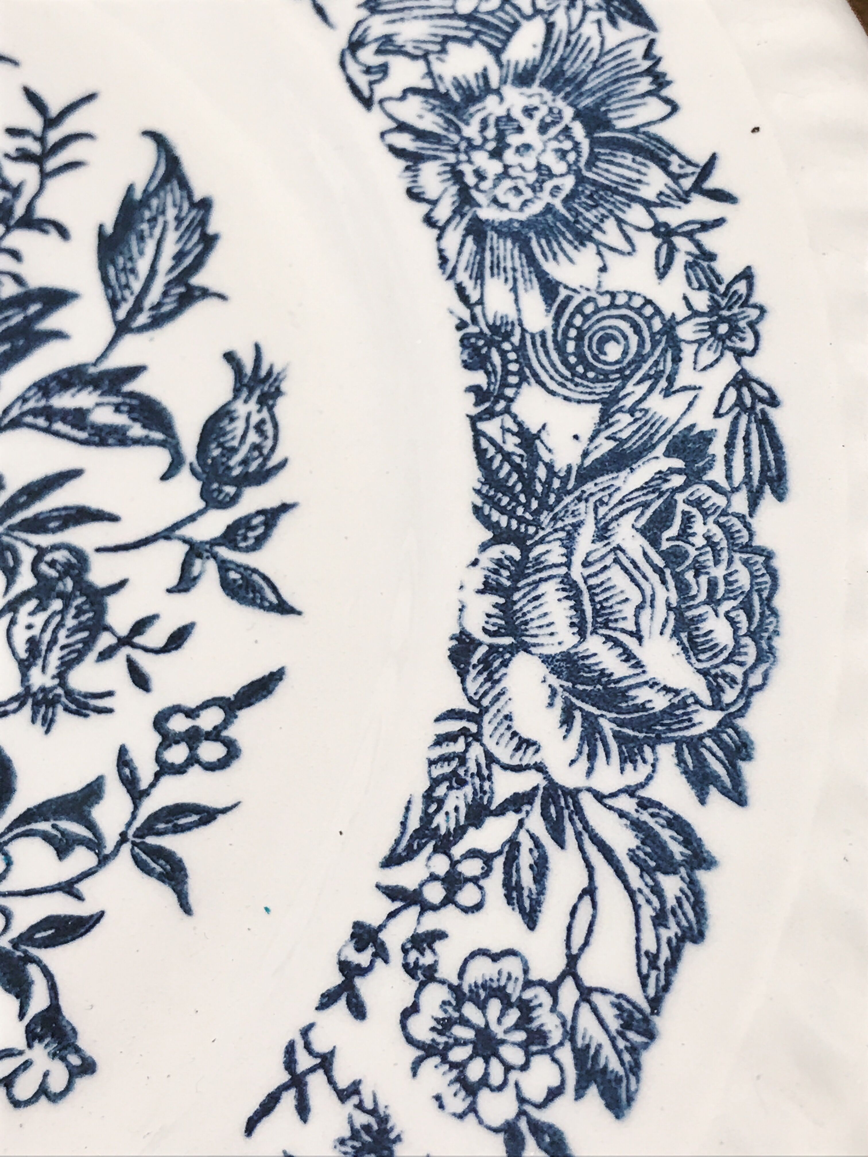 Plate decoration blue flowery