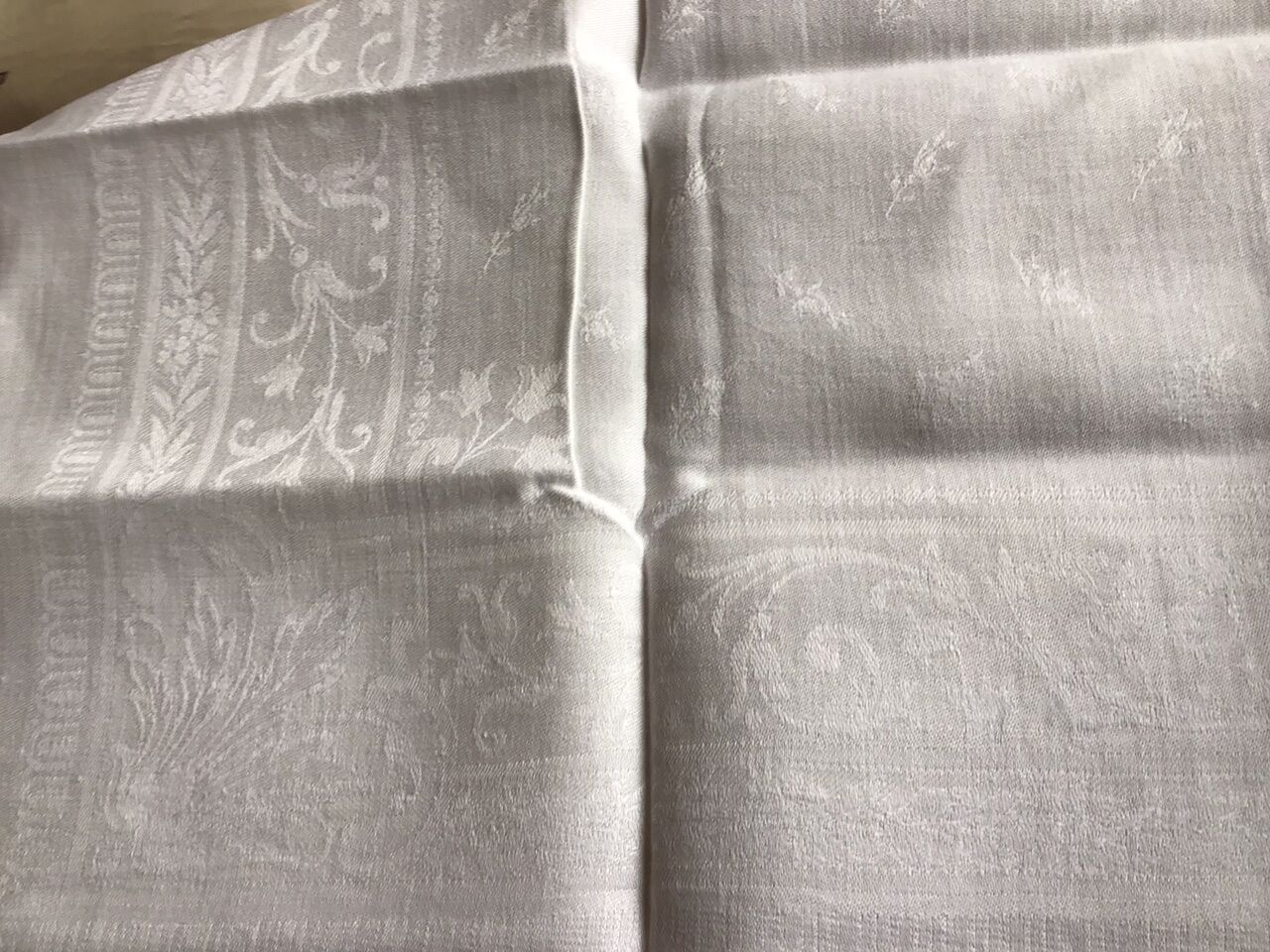 Set of 5 large napkins.
