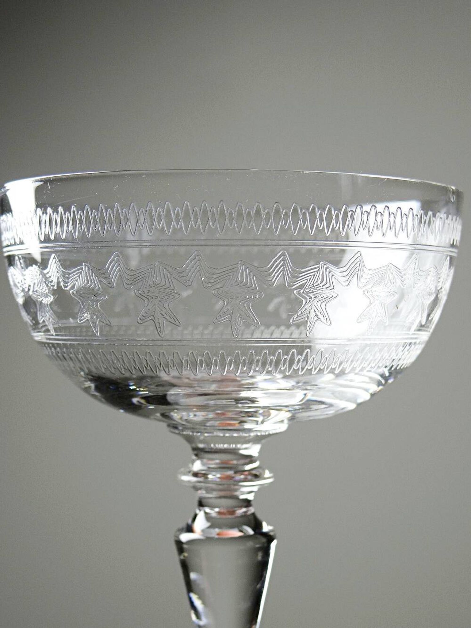 Set of 6 antique fine crystal champagne glasses, star engraved, 19th-20th century.