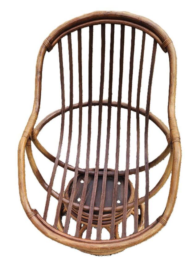 Fauteuil en rotin tournant et basculant