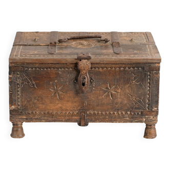Peti - Wooden dowry chest n°16