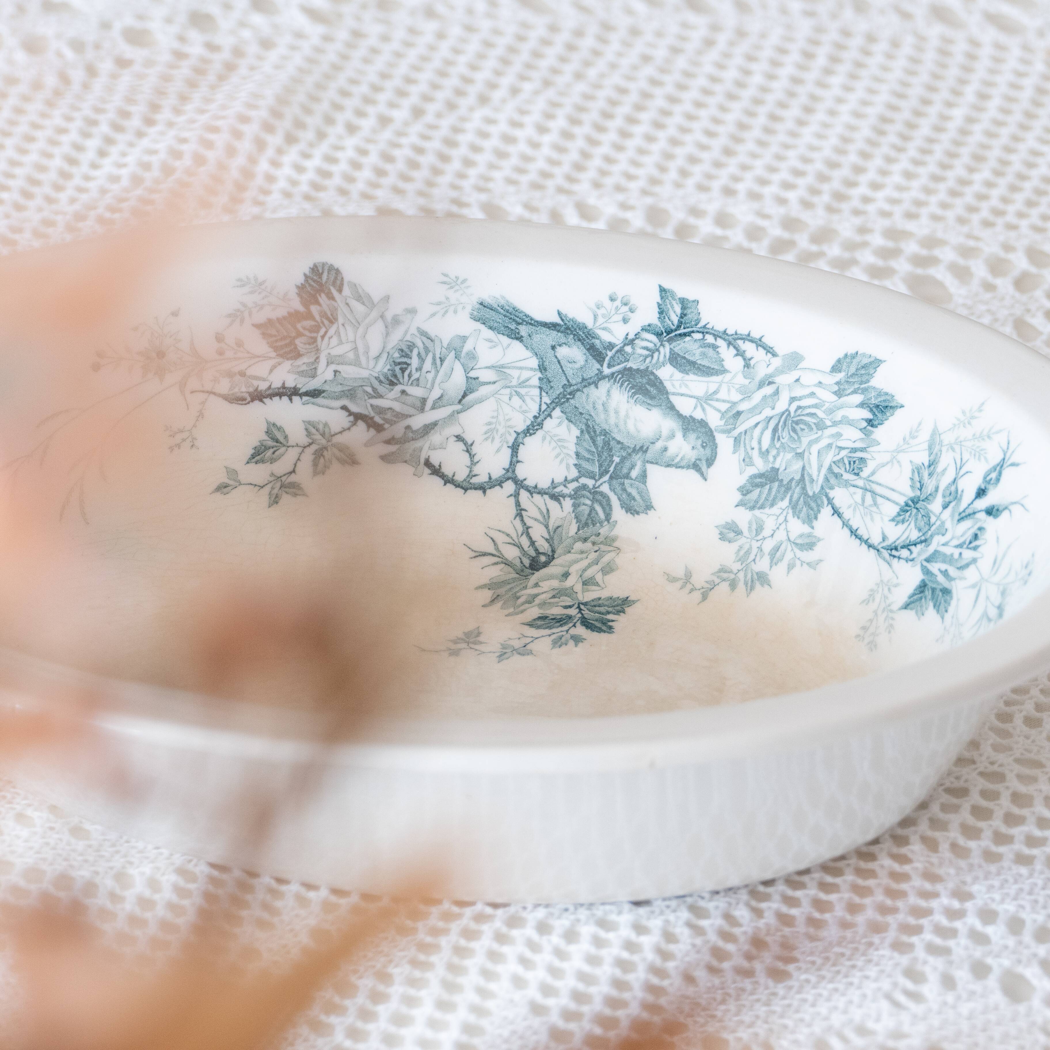 Large old iron earth dish Villeroy & Boch birds