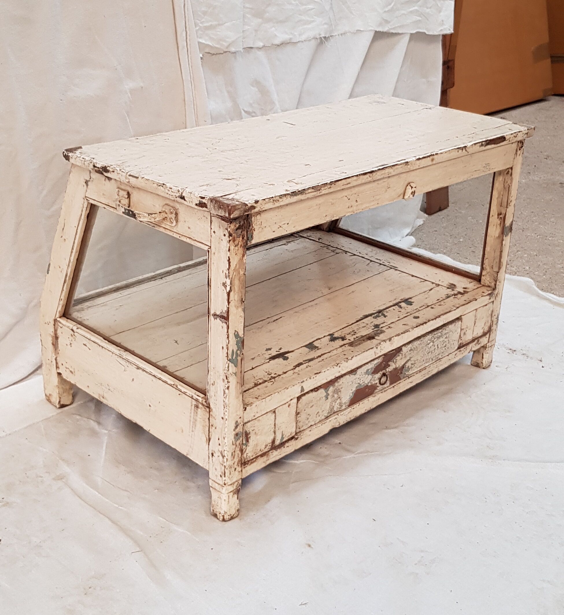 Former jeweler display