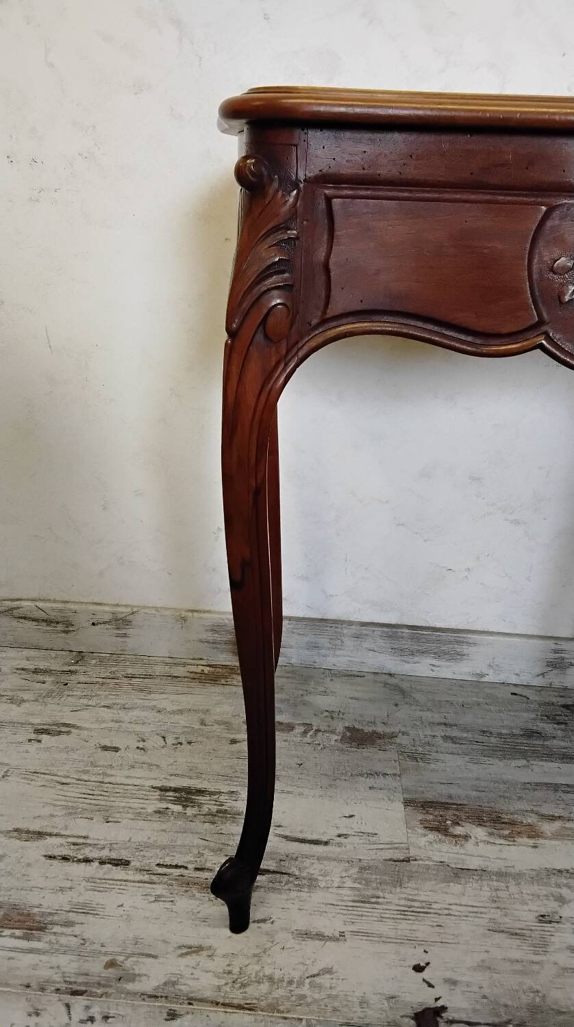 Dresser / worker in the old Louis XV style