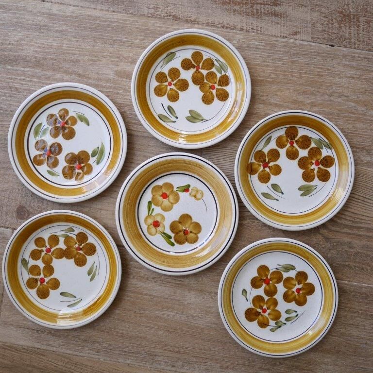 Set of 6 plates, Castellania, yellow flowers