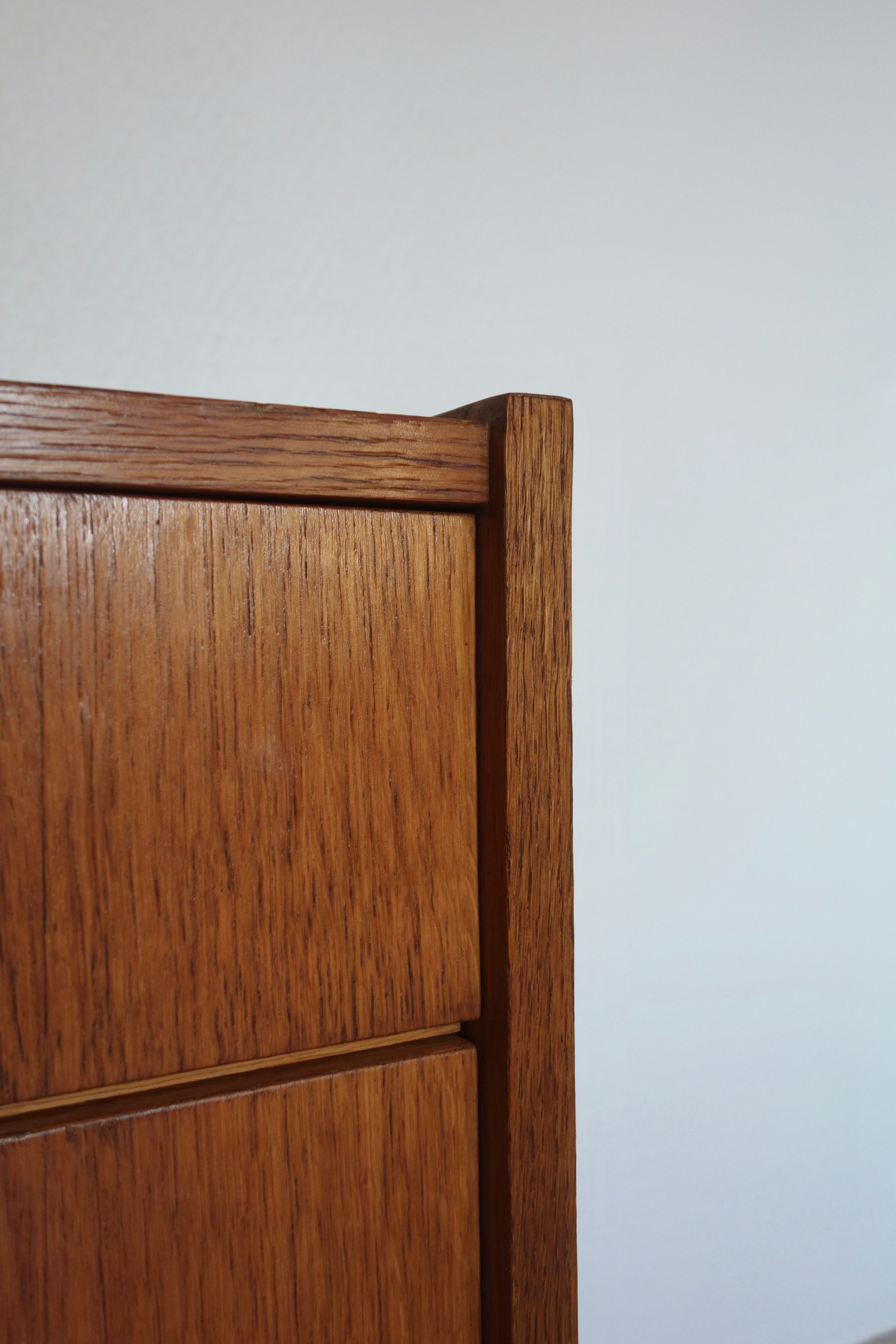 The 1950s oak chest of drawers