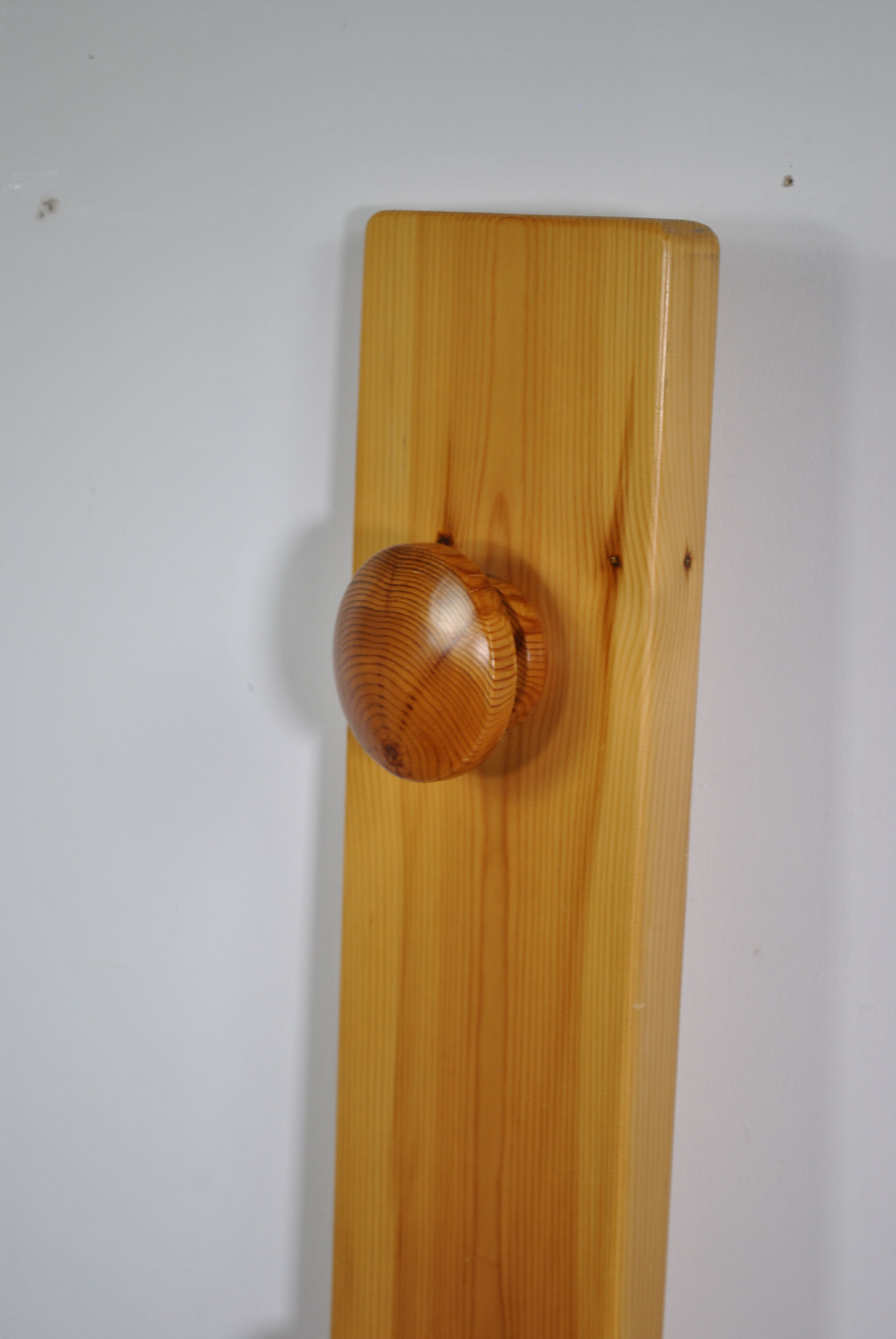 Wall coat rack in pine 1980