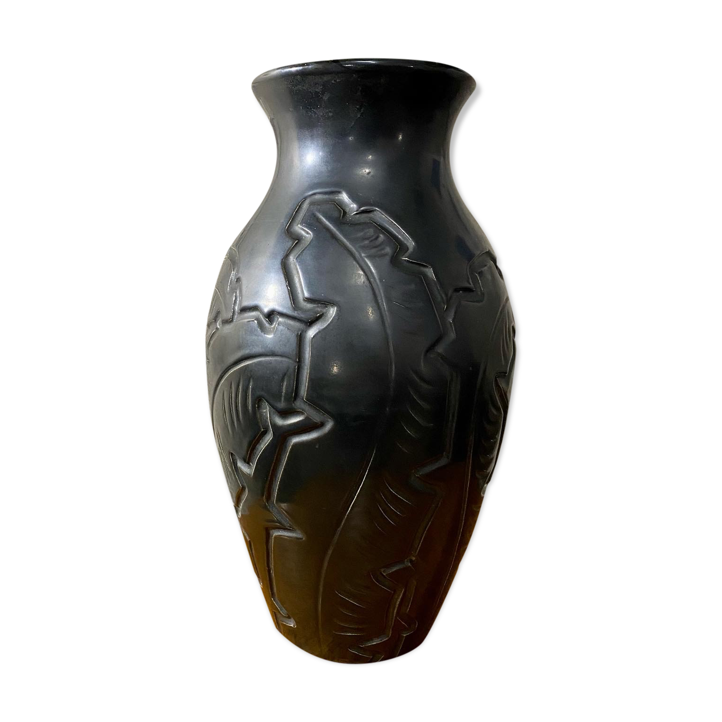 Black accolay vase