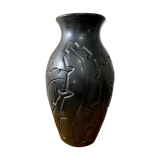 Black accolay vase