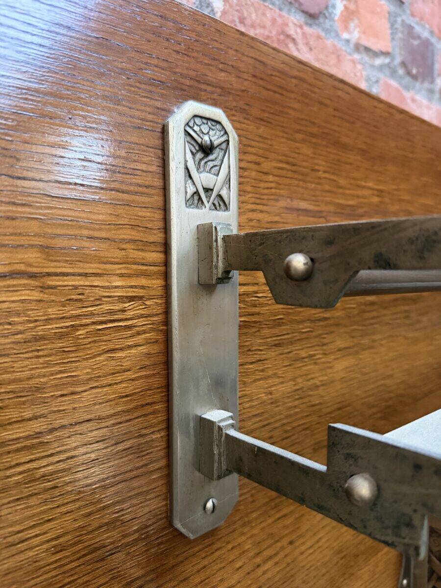 Large Art Deco entrance cloakroom