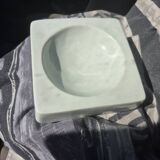 Vide-poche carré Virebent en porcelaine blanche, France années 1970