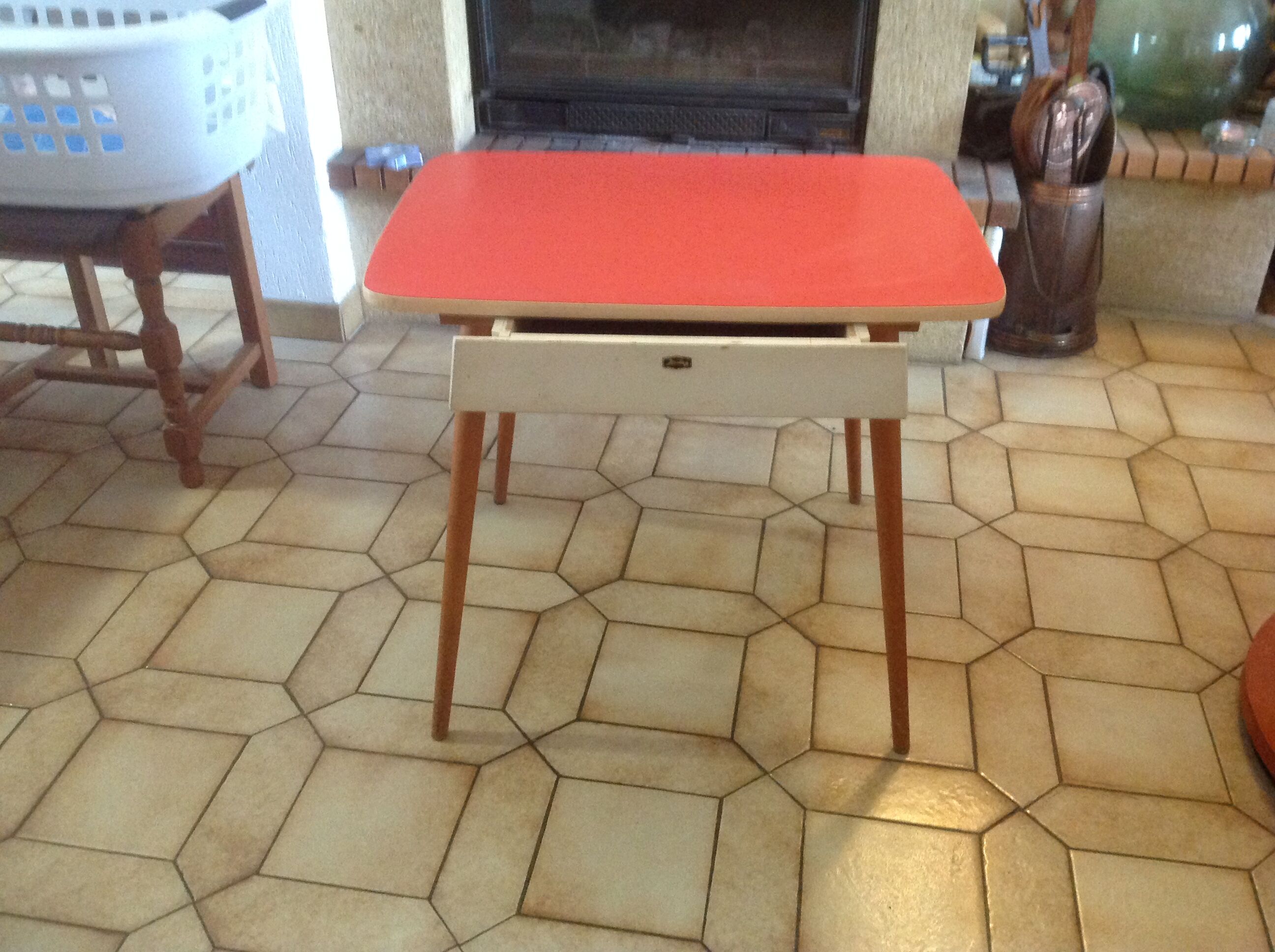 Table formica feet compas