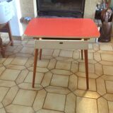 Table formica feet compas