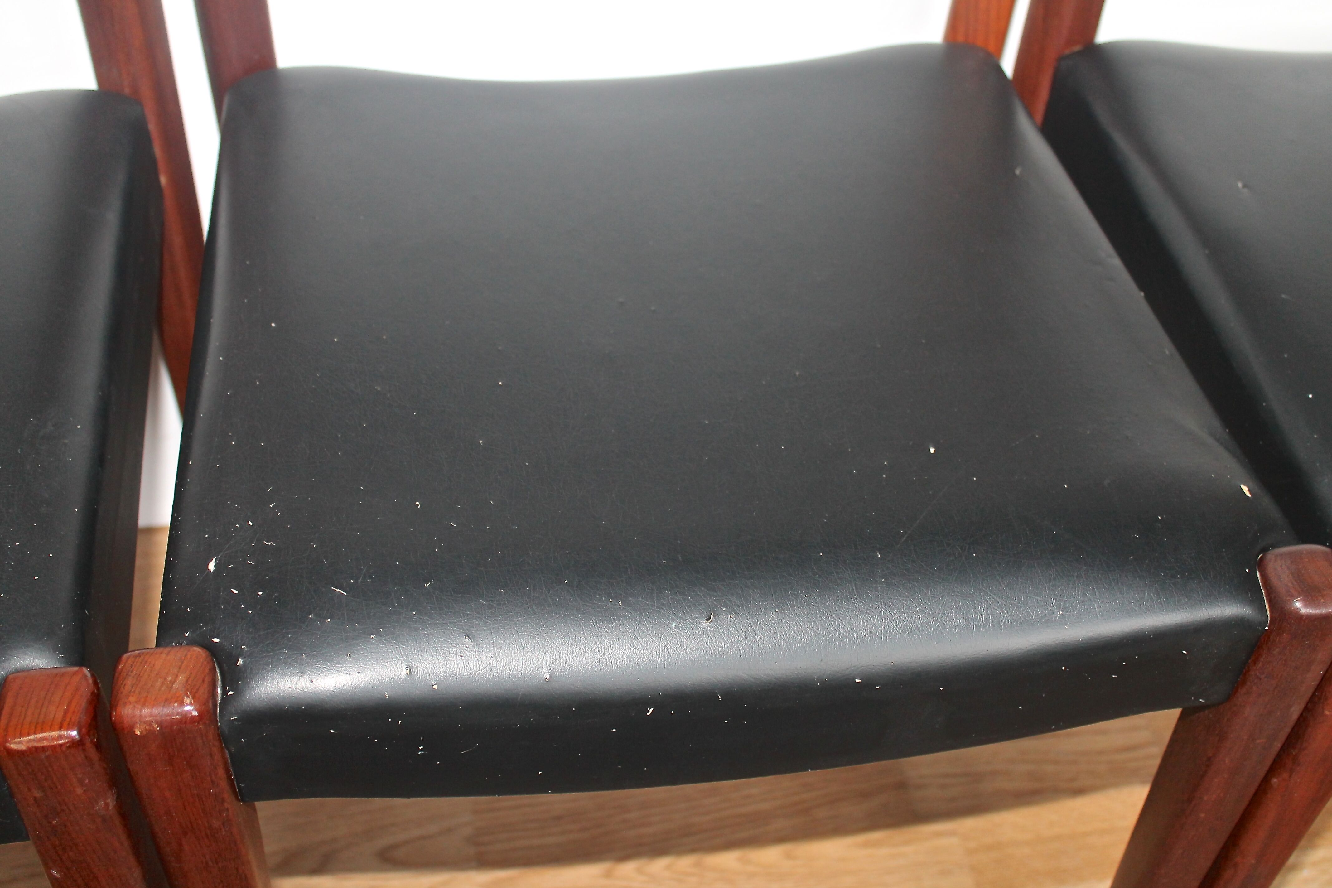 Lot de 4 chaises Niels Otto Moller en teck scandinave 60