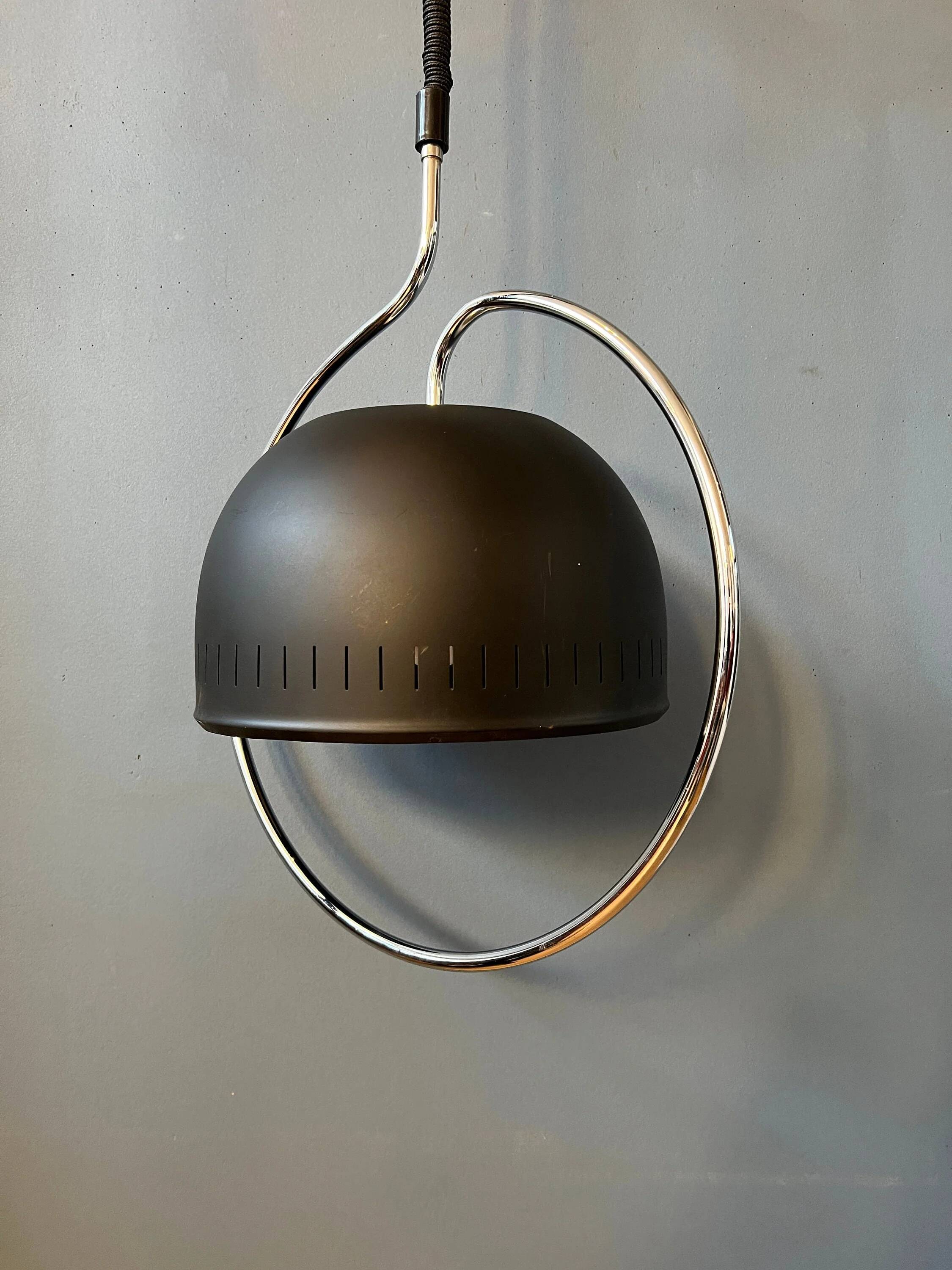 Suspension Space Age Dijkstra with a chrome structure and black metal lampshade.