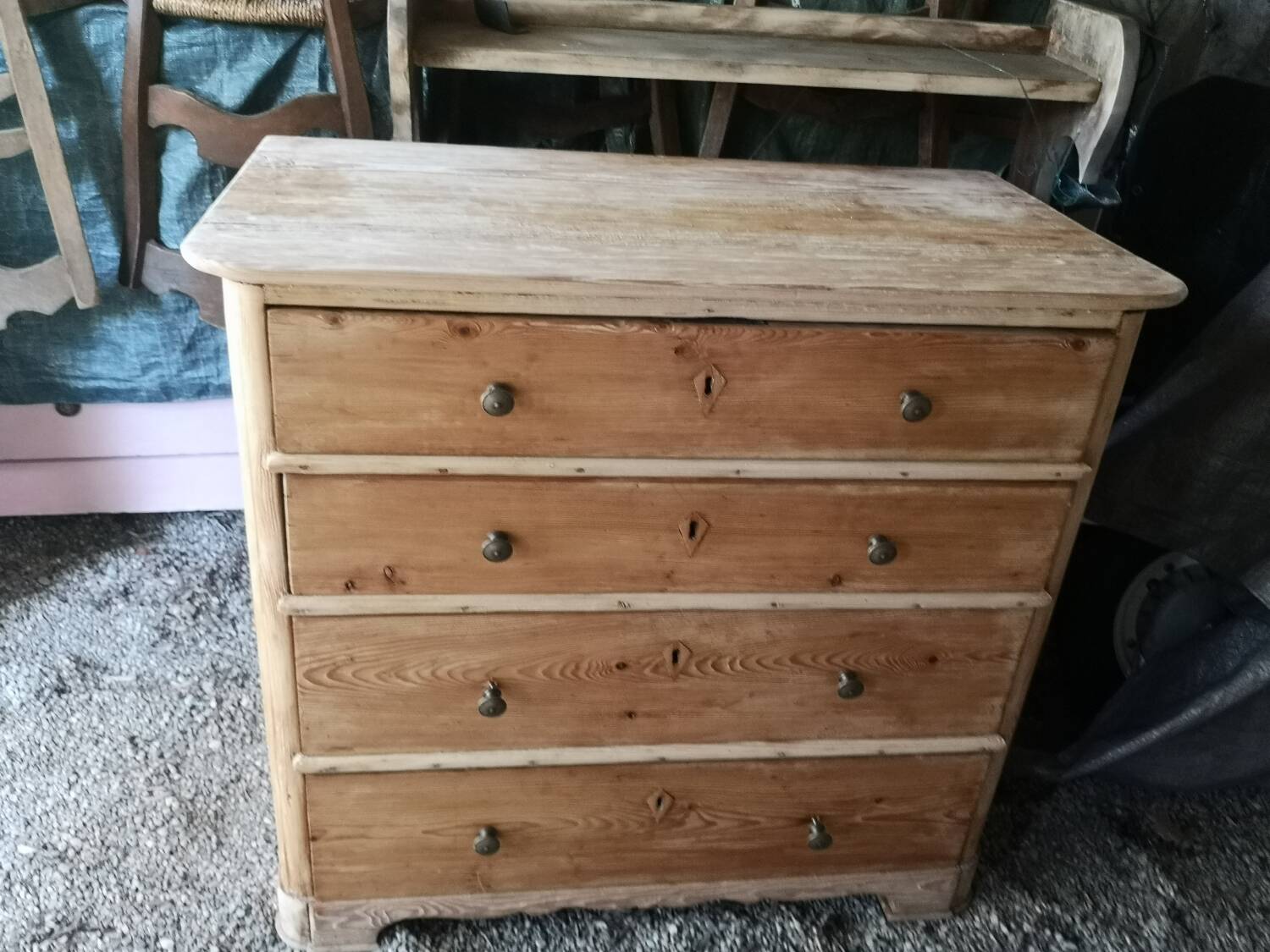 4-drawer pine chest of drawers