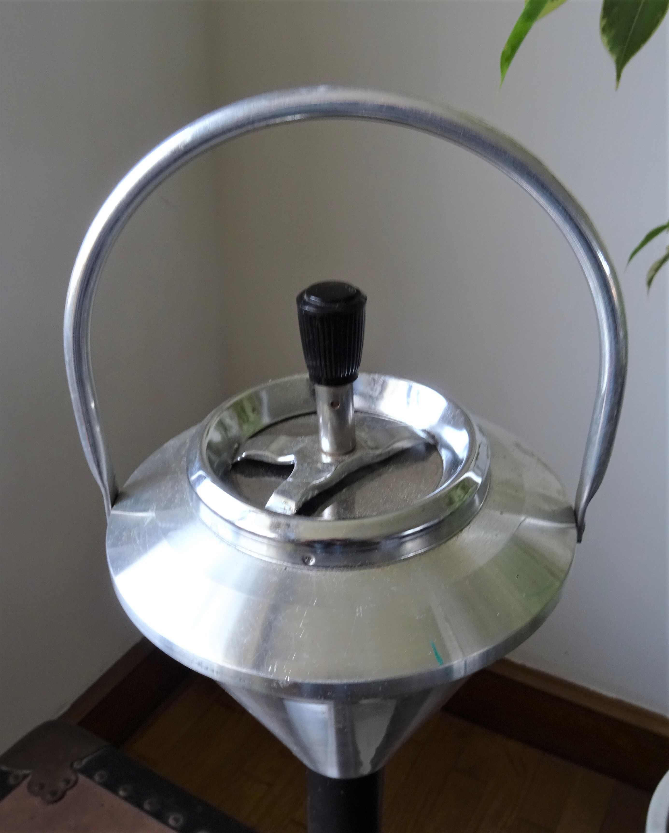 Space Age standing ashtray 1960s-70s