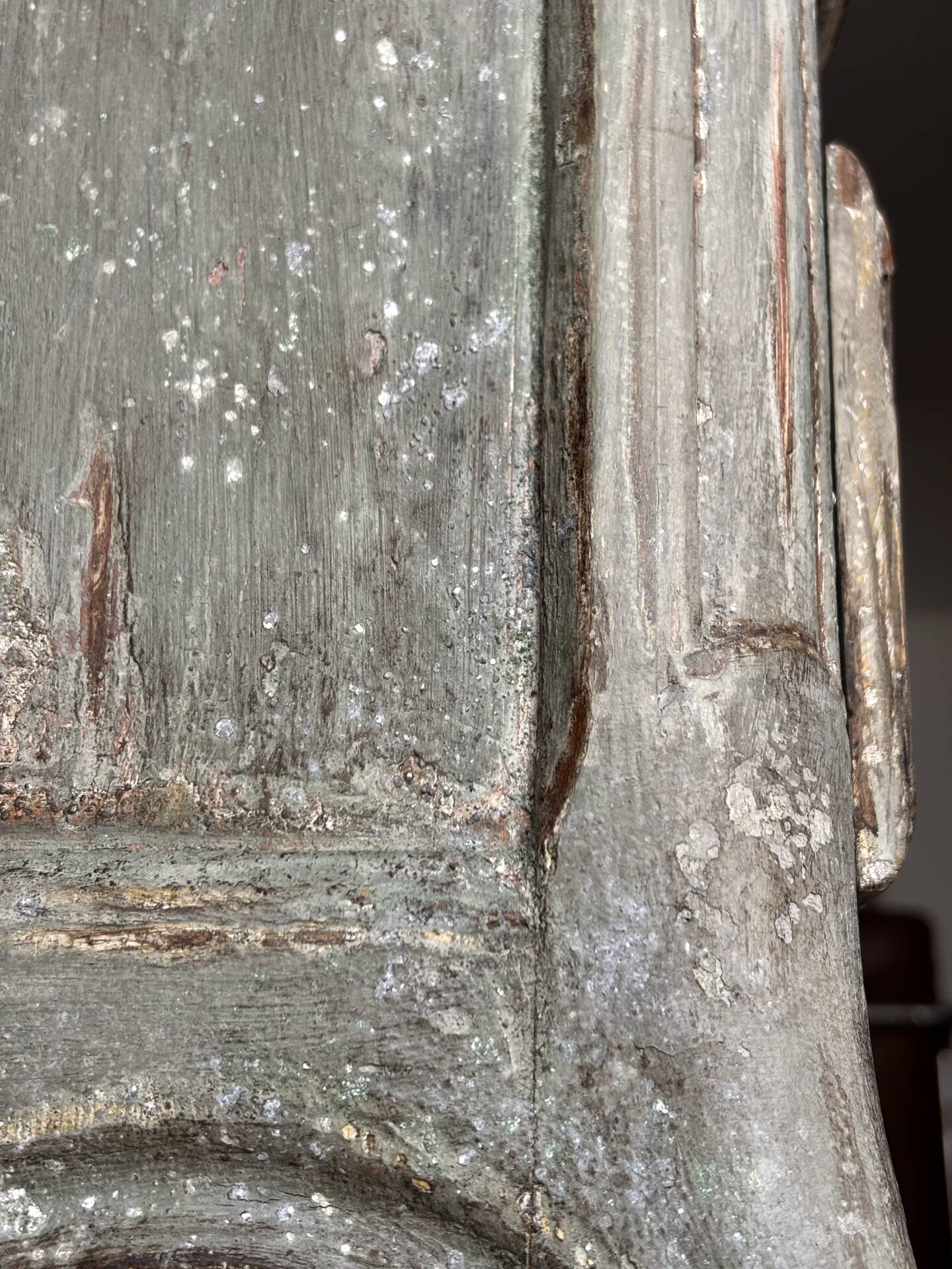 Louis XV style commode with traditional patina