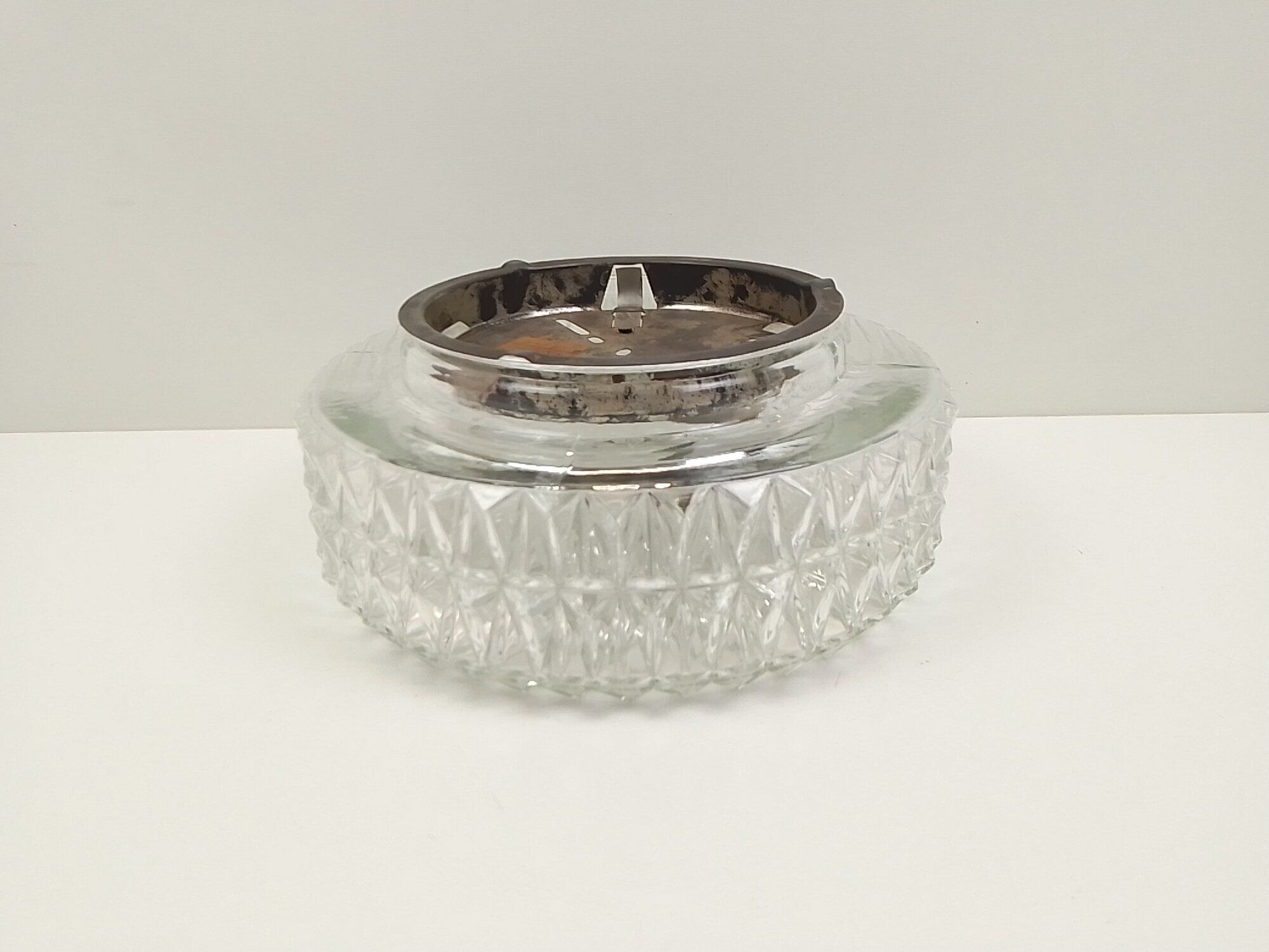 Round ceiling lamp in glass patterns in relief – diameter 26 cm