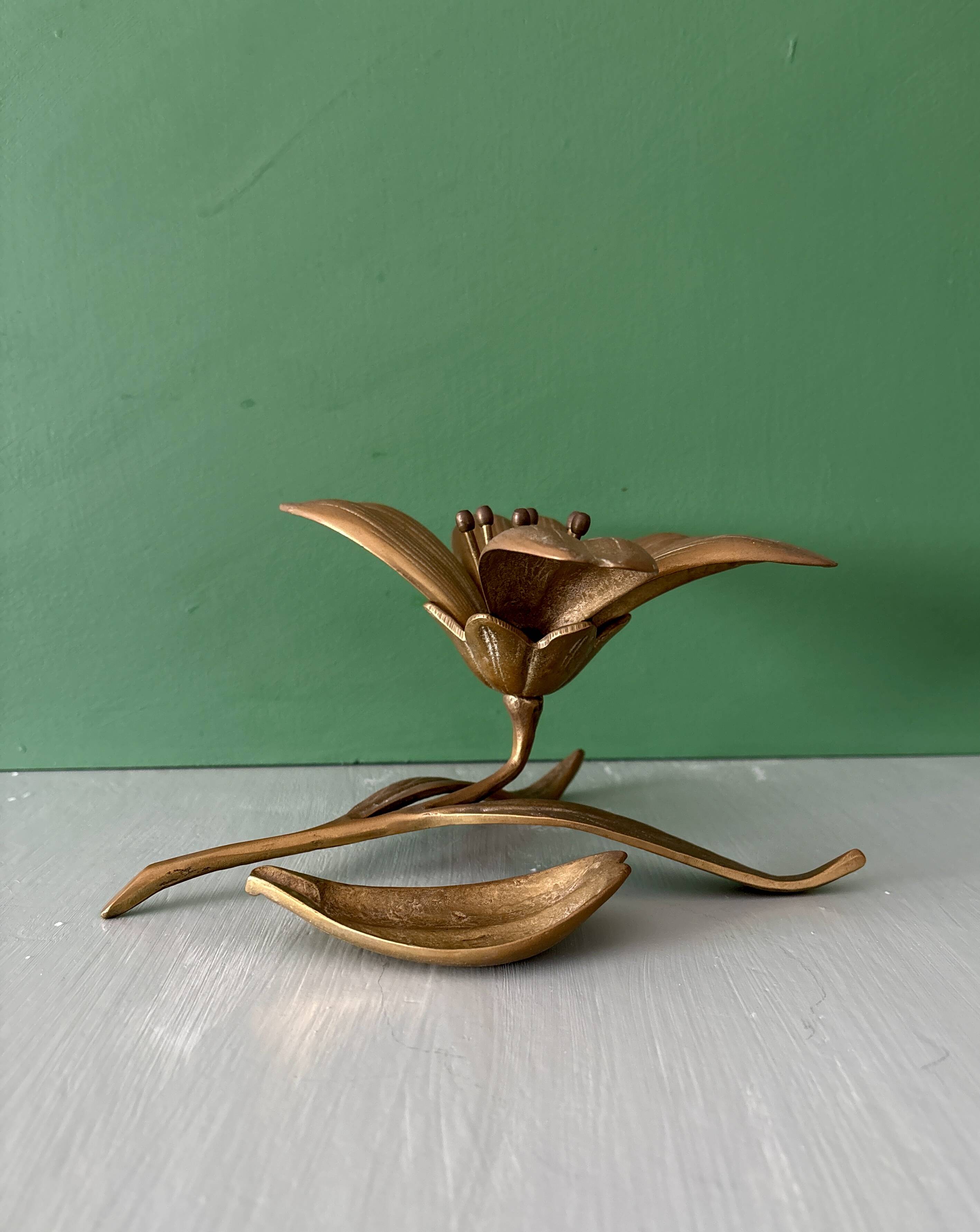Cendrier vintage en laiton en forme de fleur