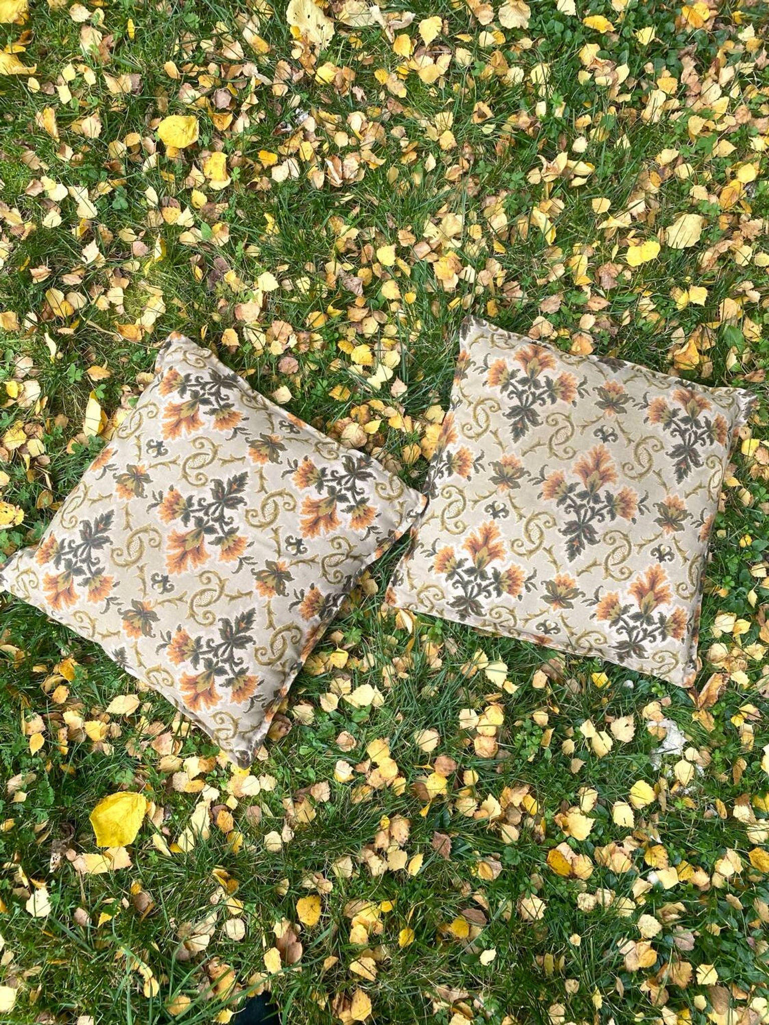 Duo of jacquard cushions 70